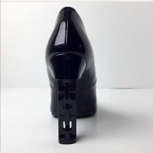 Katy Perry Suzanne Pump